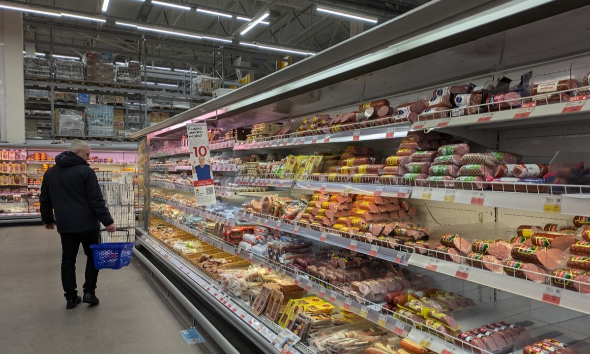 Россияне впервые за 16 лет стали тратить на еду почти 40% дохода