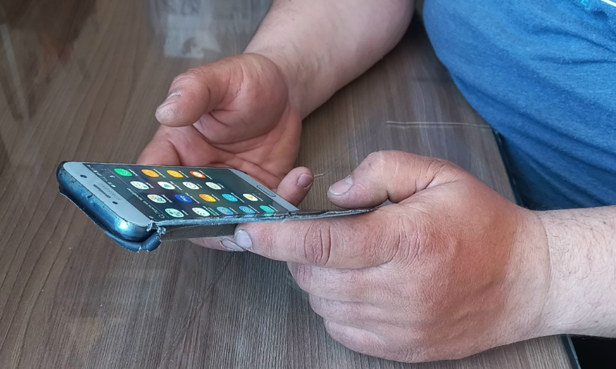 У жителя Петрозаводска отобрали телефон за помощь мошенникам