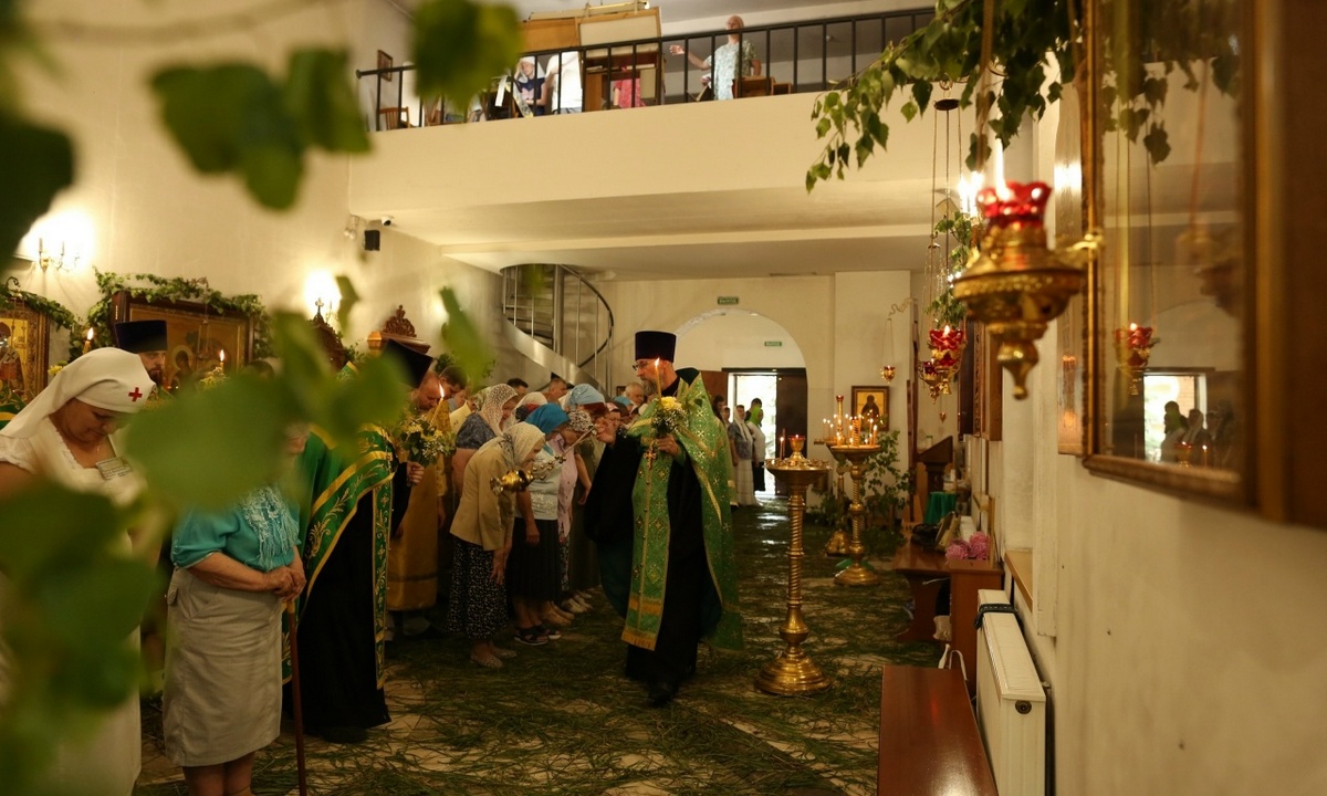 Мужчина с ножом напал на храм: есть пострадавшие