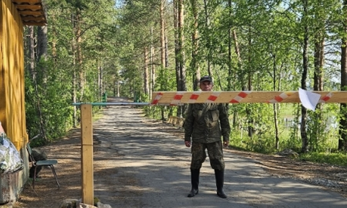 В Карелии восстанавливают поросшую травой военную базу