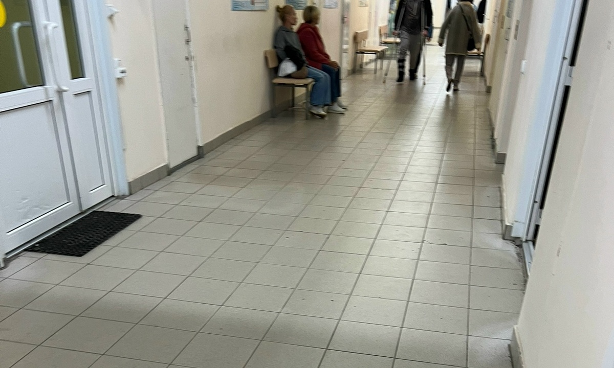 В Петрозаводске женщина, поскользнувшаяся на мокром полу, получит компенсацию