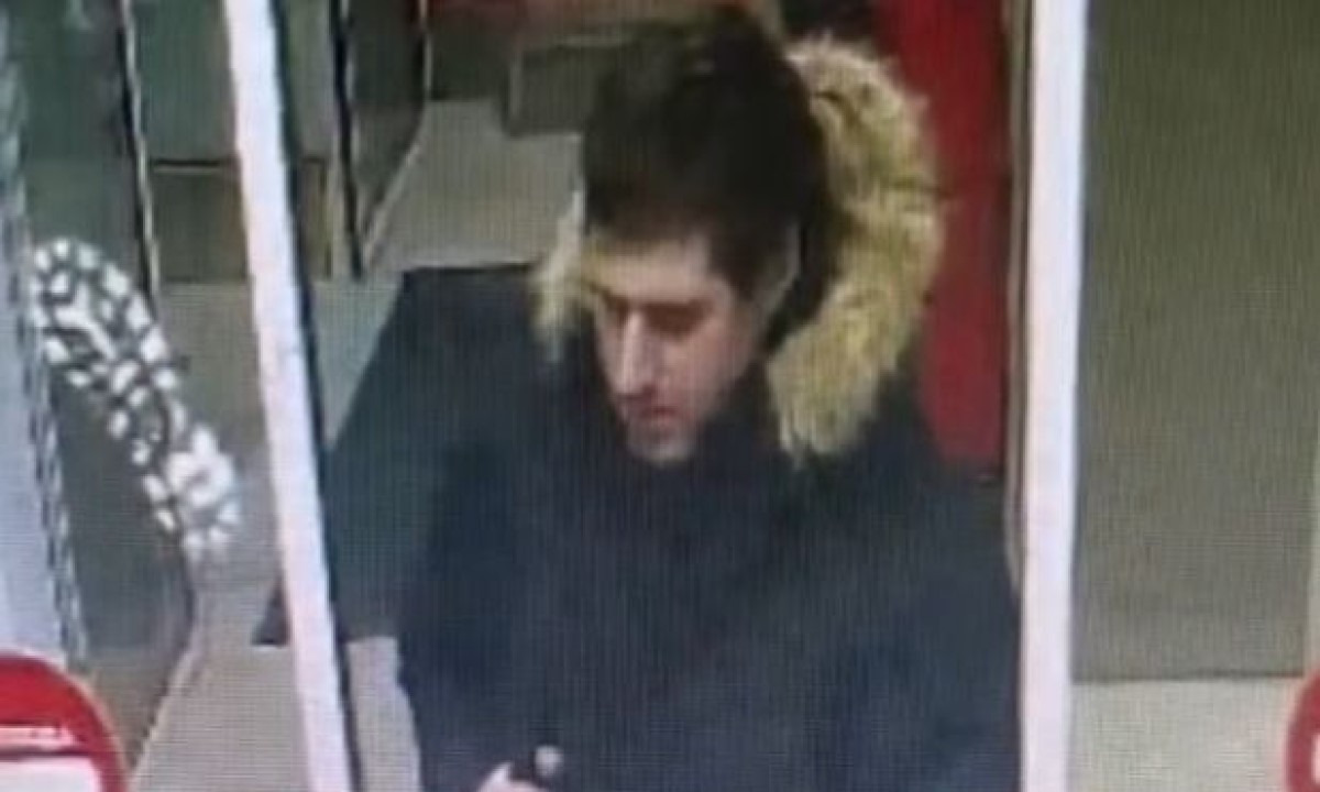 В Петрозаводске ищут подозрительного мужчину в пуховике