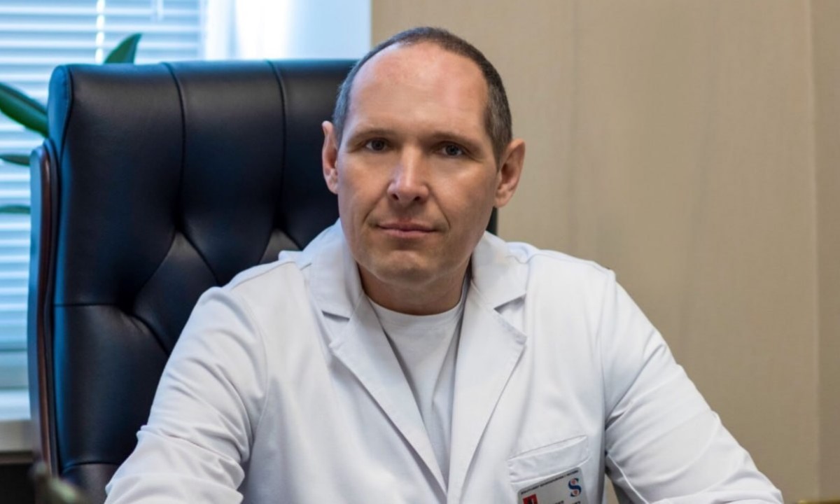 Директор центра лечения алкоголизма ушел в запой и избил 78-летнюю мать