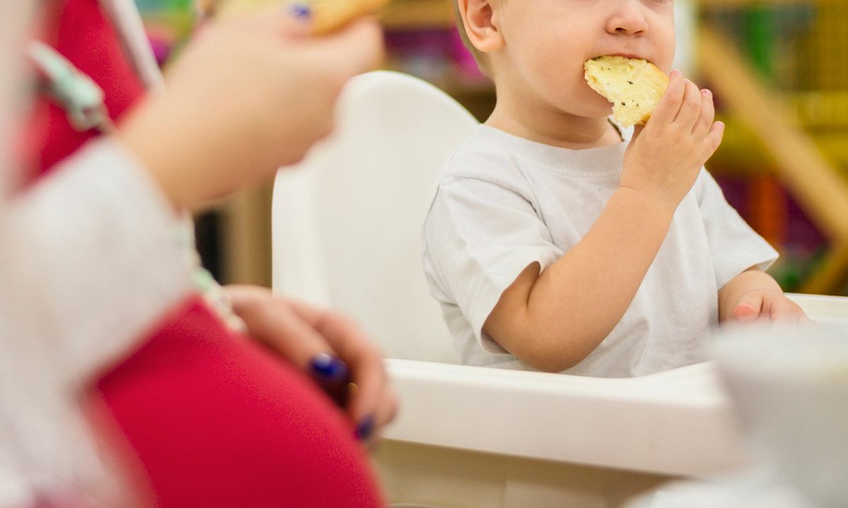 Дети массово отравились в детсаду после завтрака