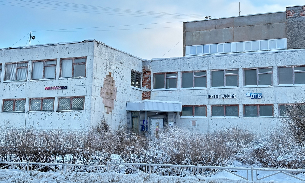 В Карелии пятый год не могут заставить отремонтировать фасад почты