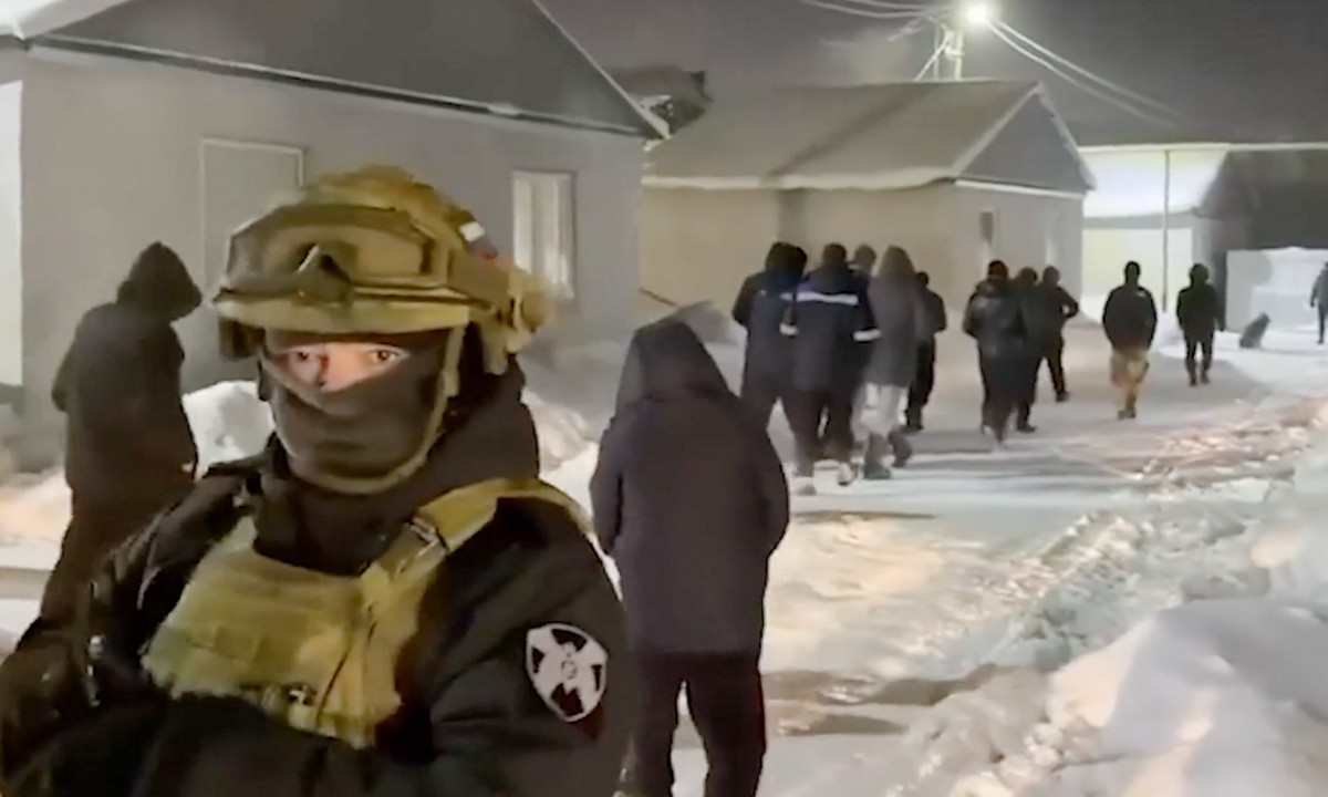 Арестовали банду, которая семь лет превращала людей в рабов, отправляя на стройки