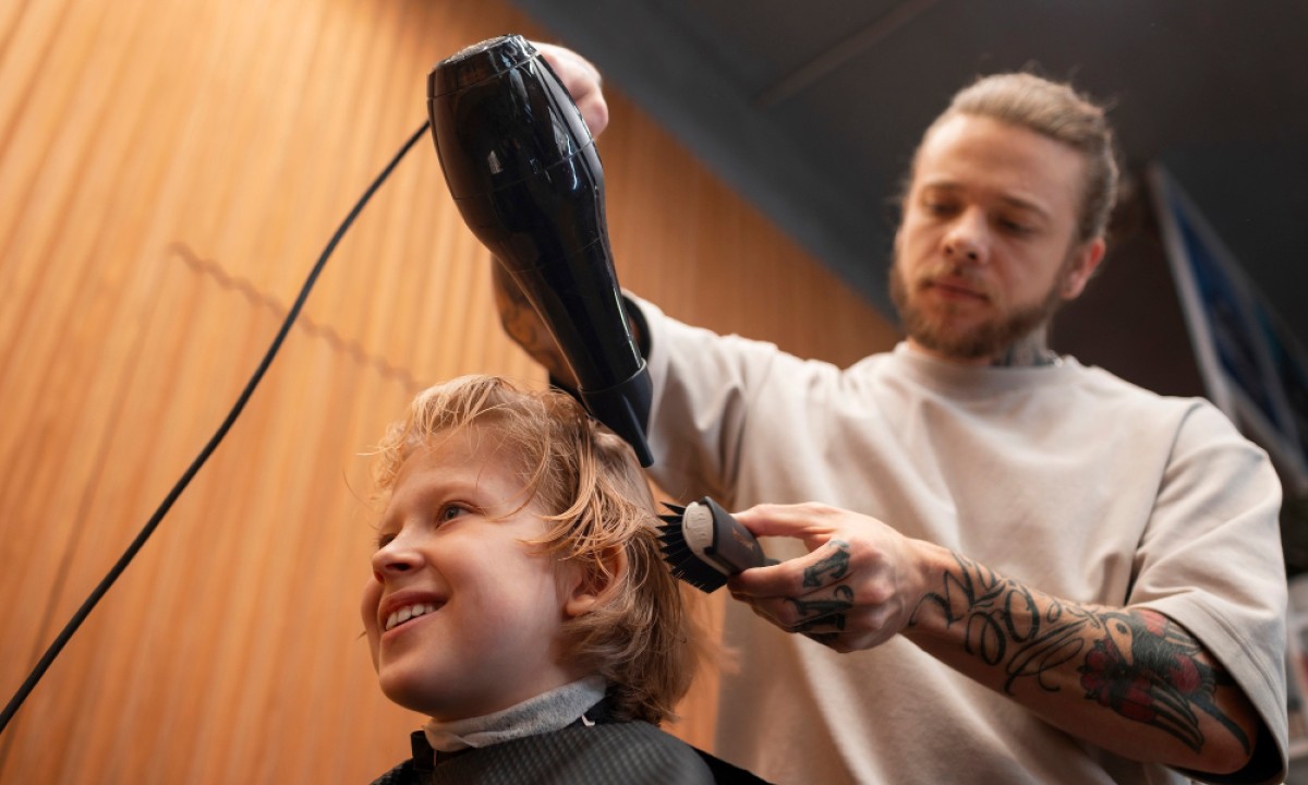 В парикмахерских запретят ряд услуг для детей