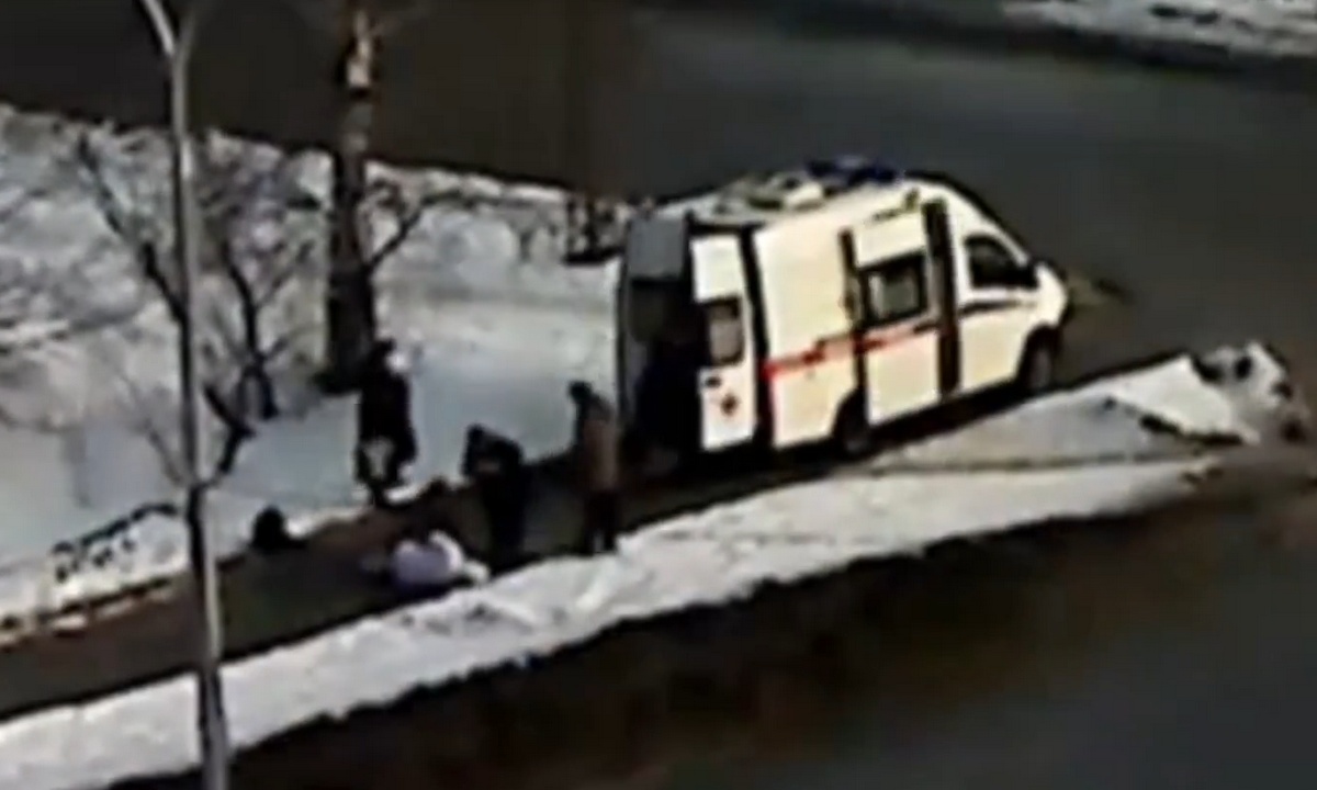 Узнали, в каком состоянии беременная, упавшая на скользкой дороге в Петрозаводске