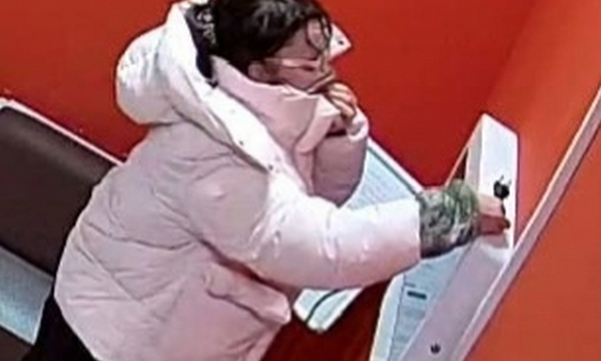 В Карелии девушка закатила истерику в банке: ее задержали