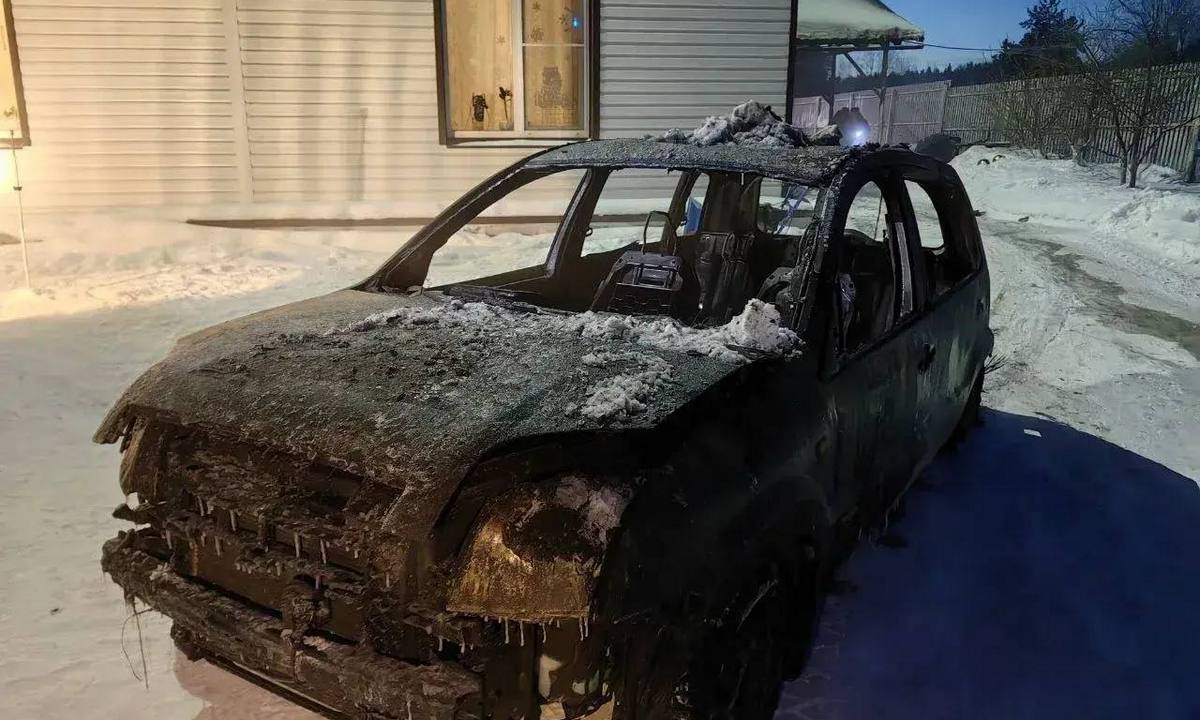 Мужчина сжег машину подруги, которая бросила его 23 февраля