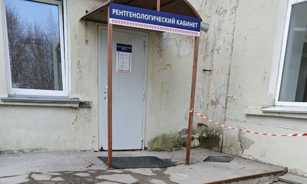 «Не проехать без приключений»: в больнице Петрозаводска чуть не уронили пациентов, которых везли на рентген