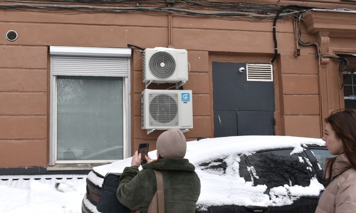 Владельцы кафе в центре Петрозаводска проделали дыру в стене