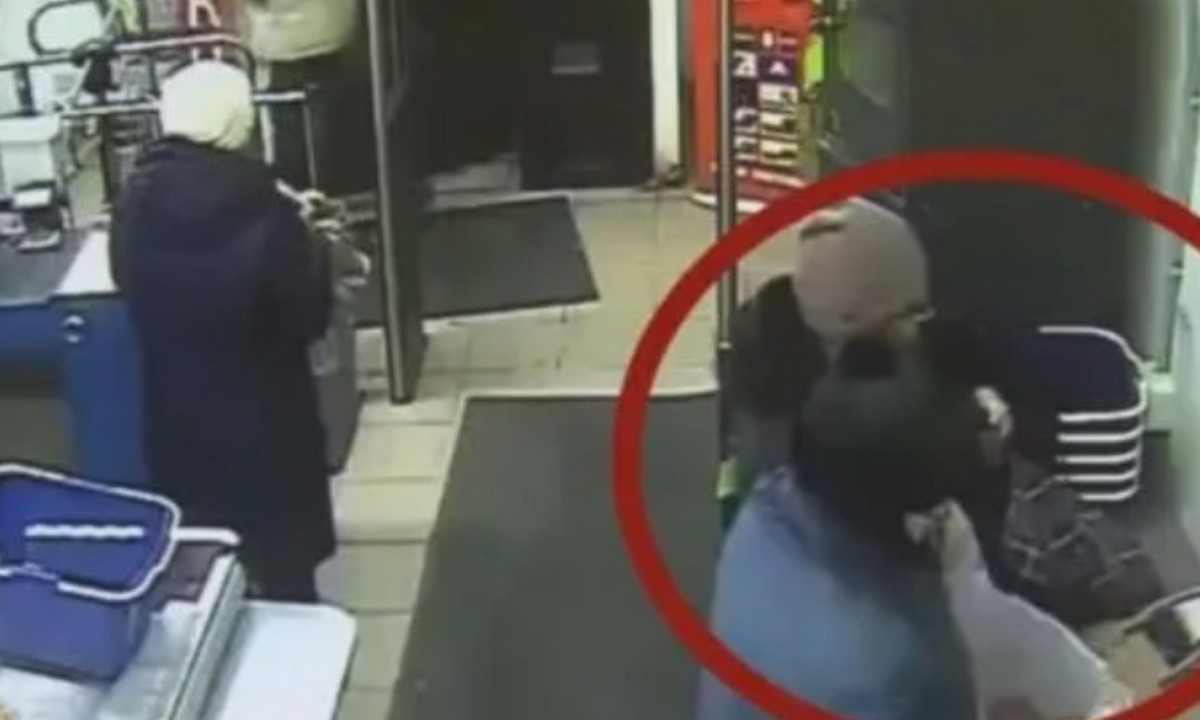 В Петрозаводске старушку обокрали в магазине из-за ее забывчивости