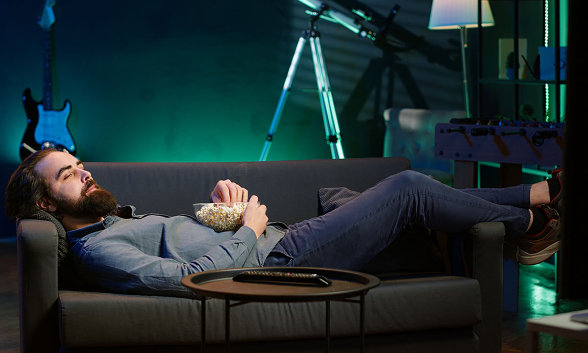 Названо, почему вредно засыпать под телевизор