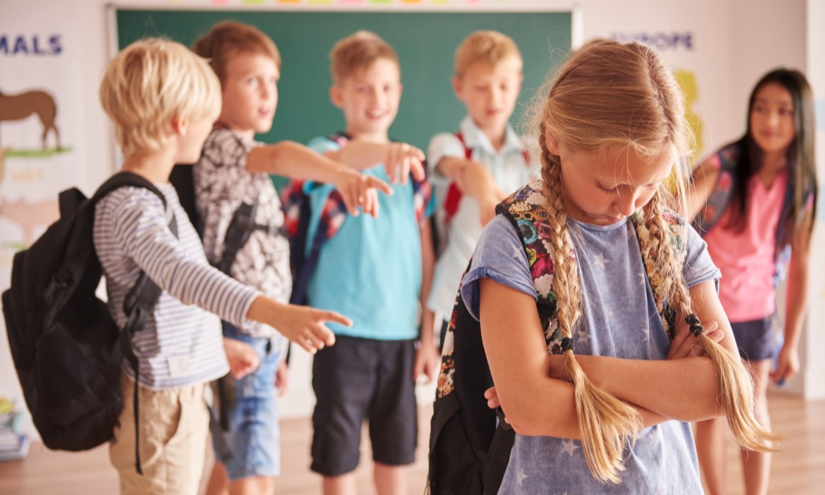 «Используйте посредников». Объяснено, как защитить ребенка от травли в школе