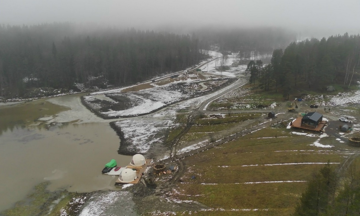 В Карелии предприниматель построил домики для туристов на сельхозземлях