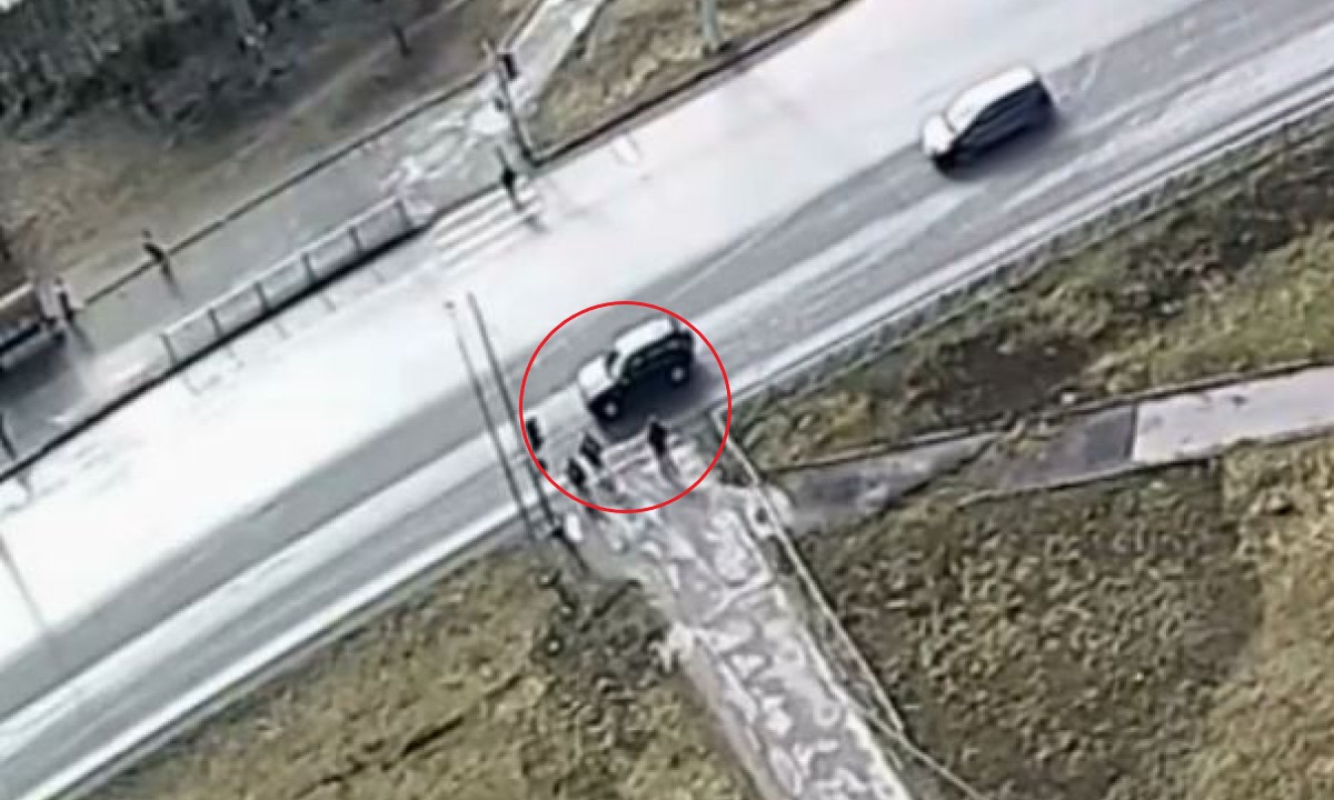 «Потенциальный убийца»: в Петрозаводске лихач чуть не сбил троих пешеходов