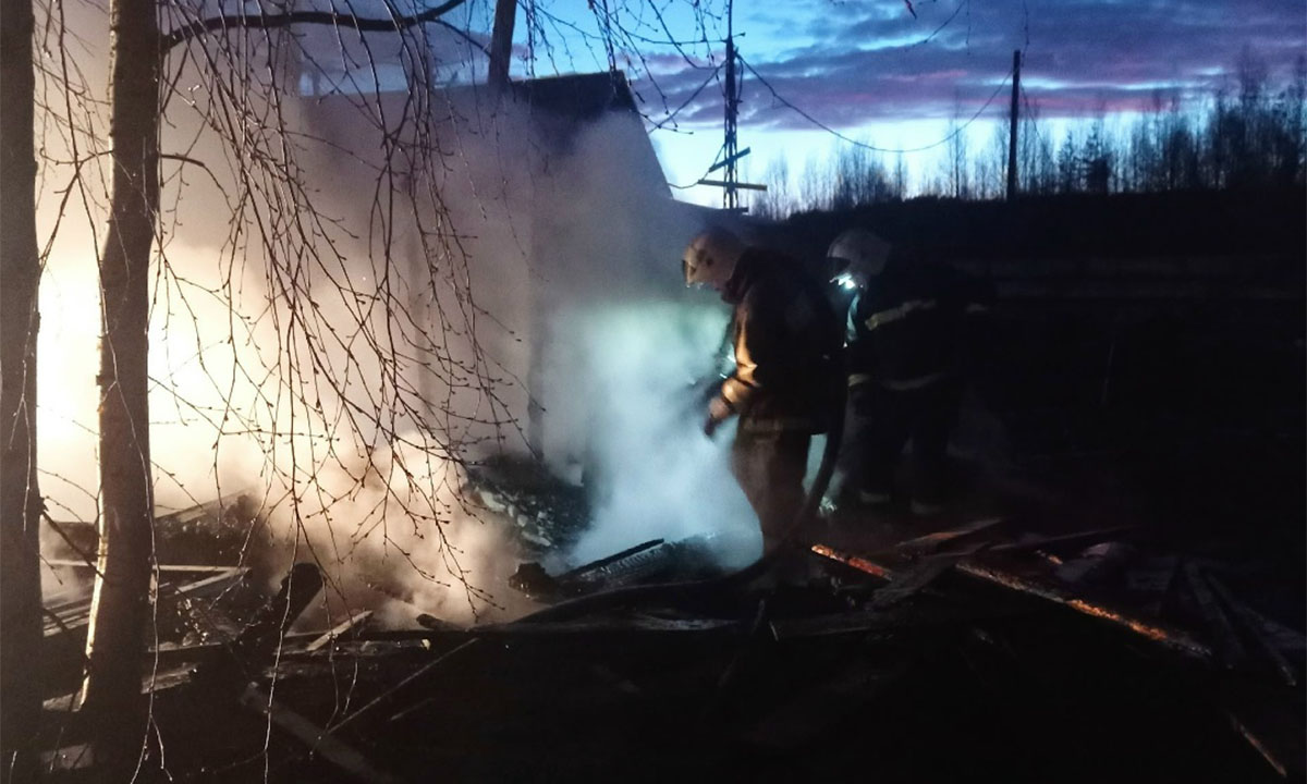 В Карелии ночью сгорели строительные материалы