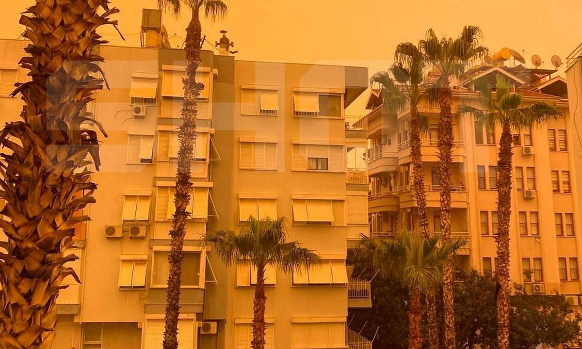 Небо над любимым курортом россиян стало оранжево-красным