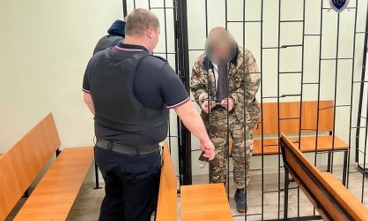 В Карелии сурово наказали водителя, протащившего инспектора ДПС на двери машины