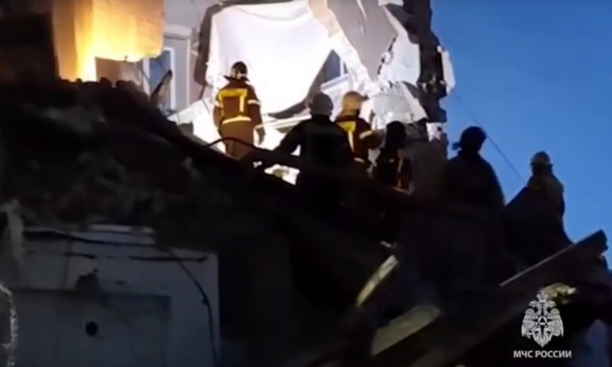 Двое погибших найдены под завалами дома, обрушившегося после атаки беспилотников