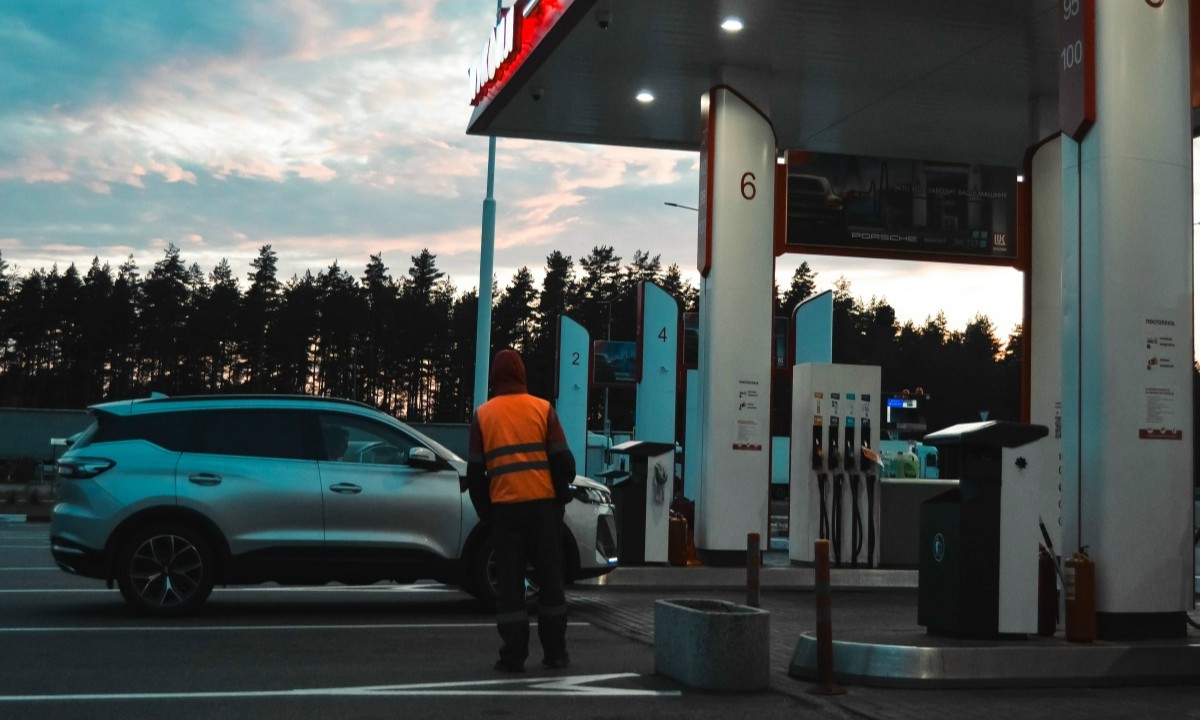 «А туристов приглашаете». На трассах Карелии очень мало заправок из-за бюрократических сложностей