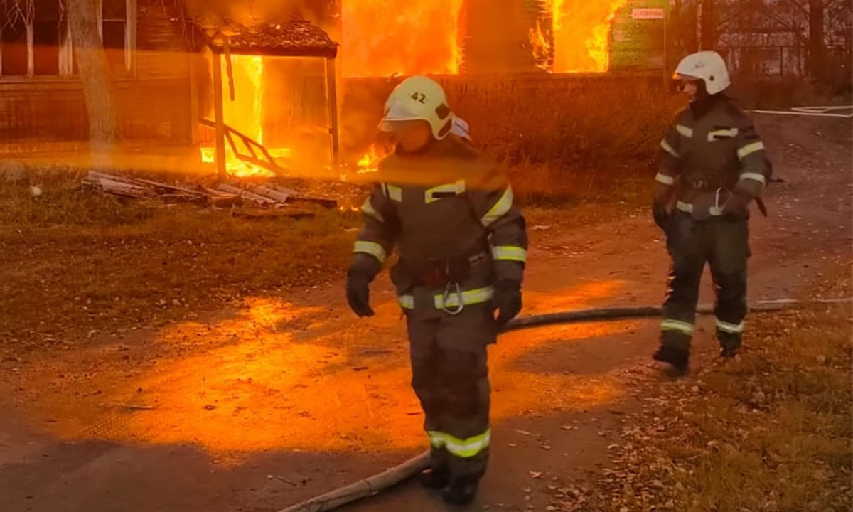 В Карелии на пожаре в дачном доме пострадал человек