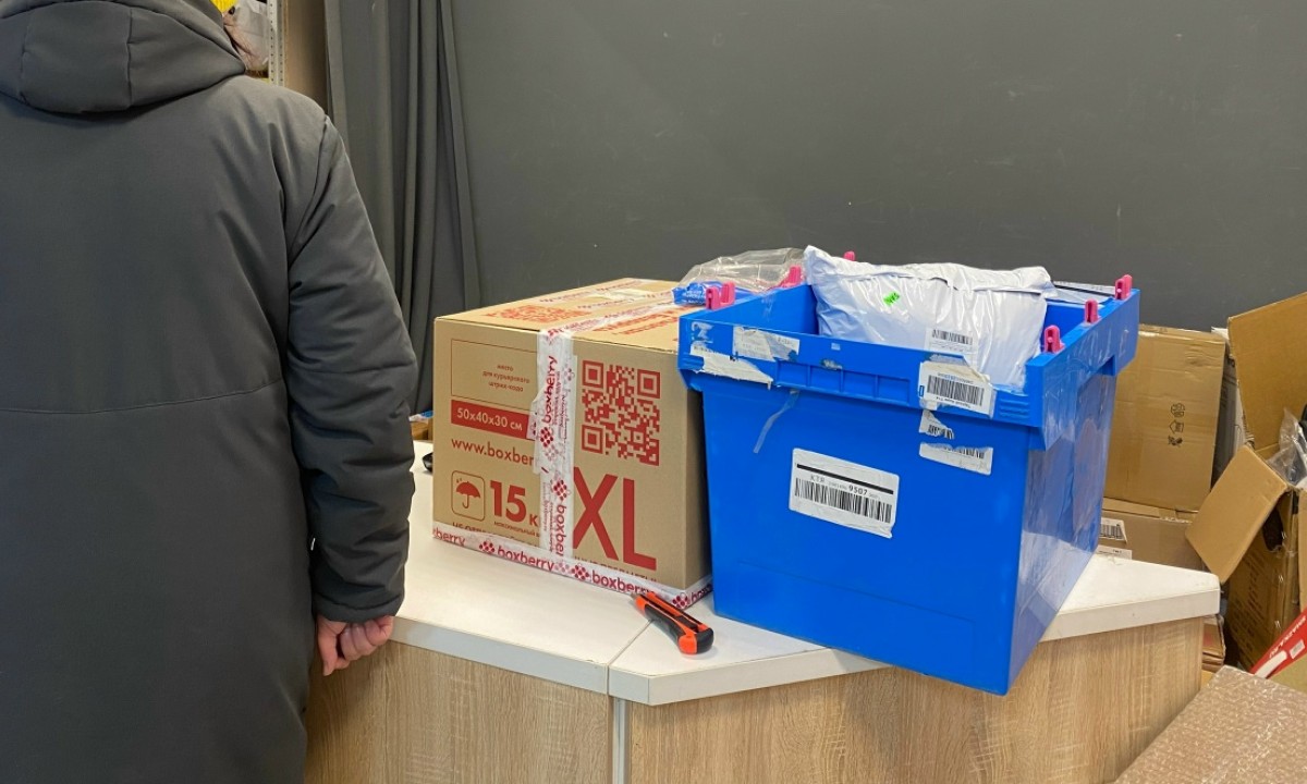 В Карелии сотрудница пункта выдачи забирала себе заказы, от которых отказались покупатели