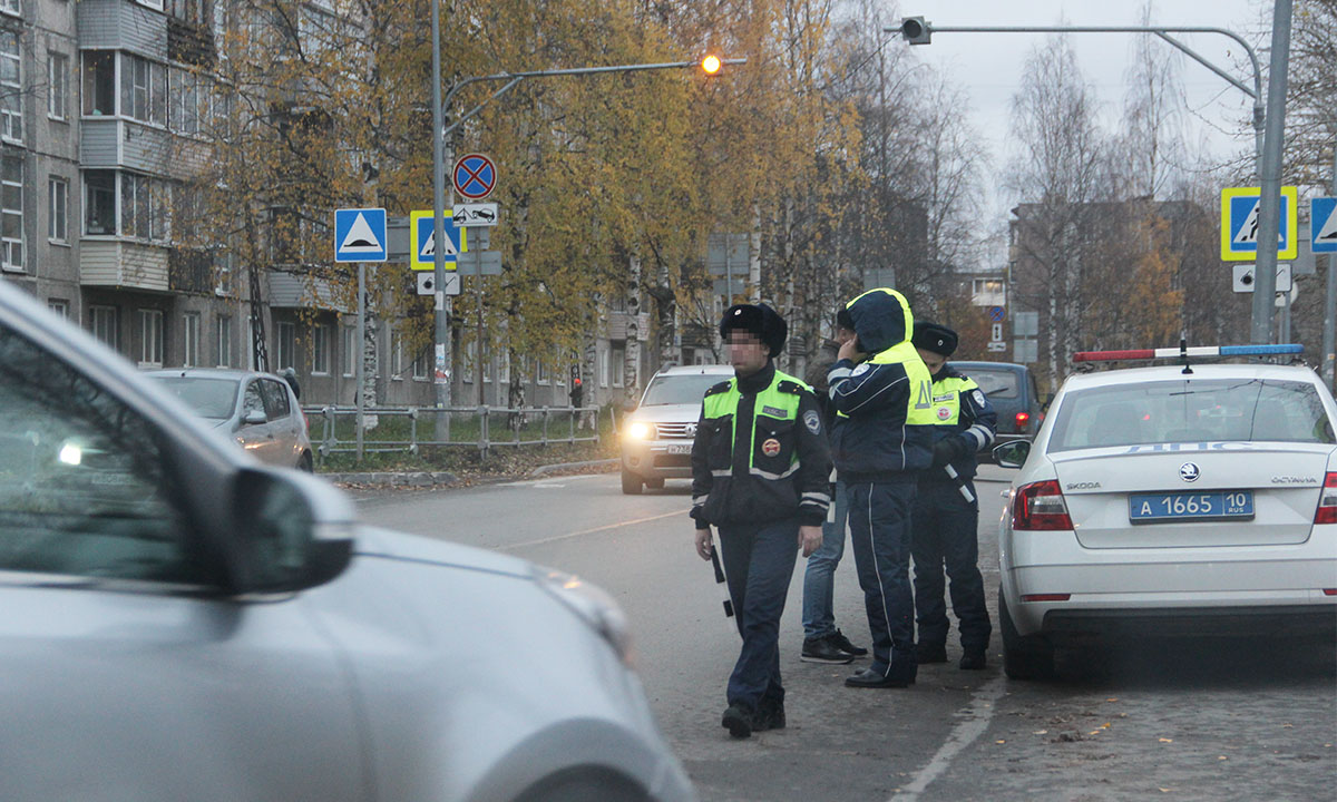 Сегодня в Петрозаводске будут массово останавливать водителей