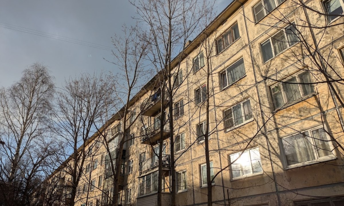 Заведующая отделением больницы пытается вернуть через суд четыре проданные квартиры