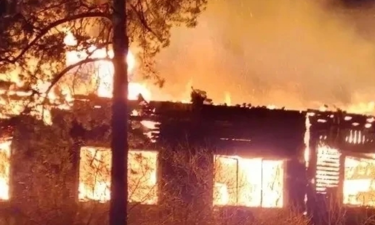 В Карелии сгорело заброшенное здание детского сада