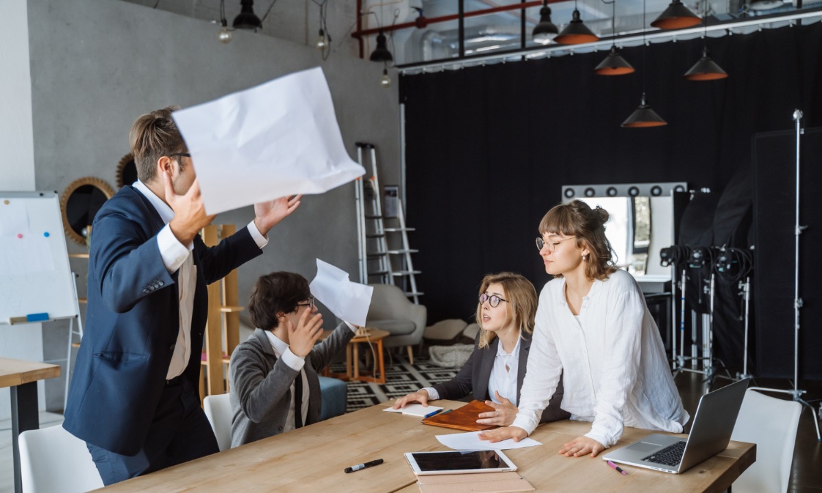 «Многие не выдерживают»: как токсичная лояльность влияет на продуктивность коллег и компании