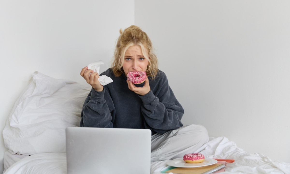 Названо, почему не стоит есть сладости во время стресса