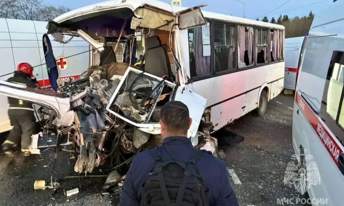 Два человека погибли в страшной аварии с автобусом и фурой: 25 человек пострадали