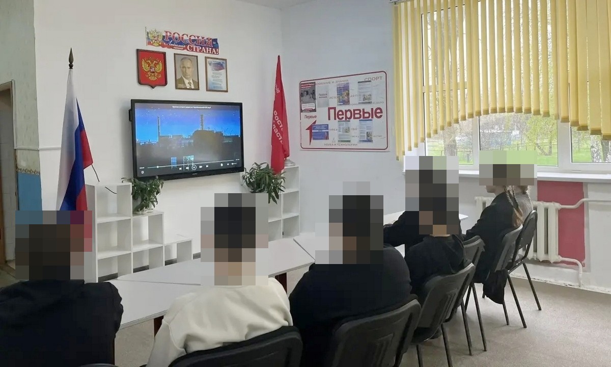 «Заставляли раздеваться, избивали вчетвером»: школьники неделями травили подростка-инвалида