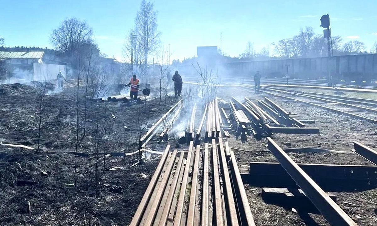 В Карелии тушили пожар около вокзала