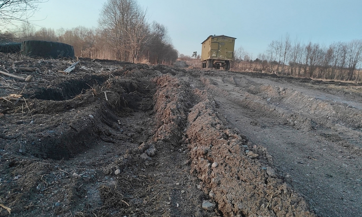 «Картошку можно сажать»: тяжеловозы «распахали» дорогу к деревне в Карелии