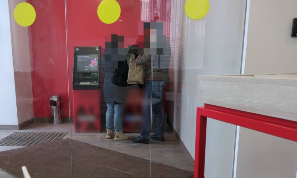 В Петрозаводске сотрудники банка спасли 66-летнюю бабушку от разорения