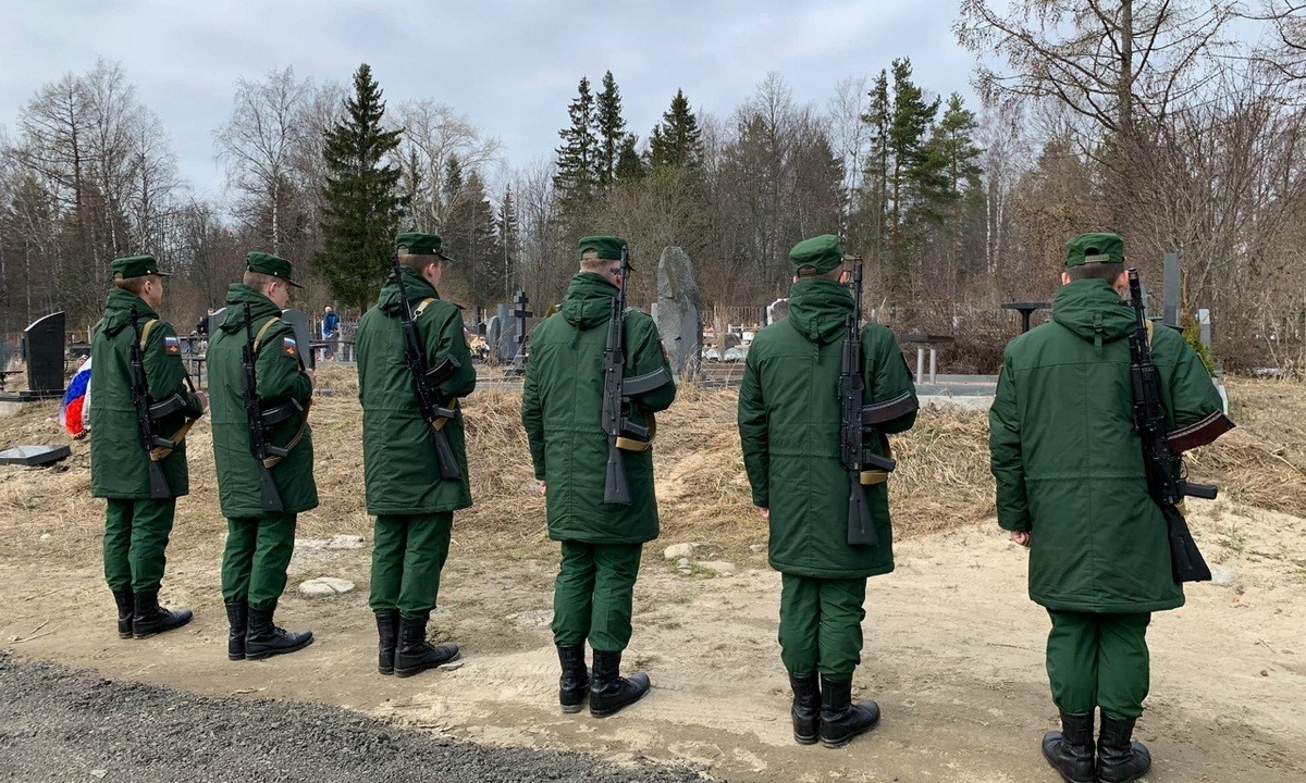 В Карелии неизвестные украли деньги у сына погибшего участника СВО