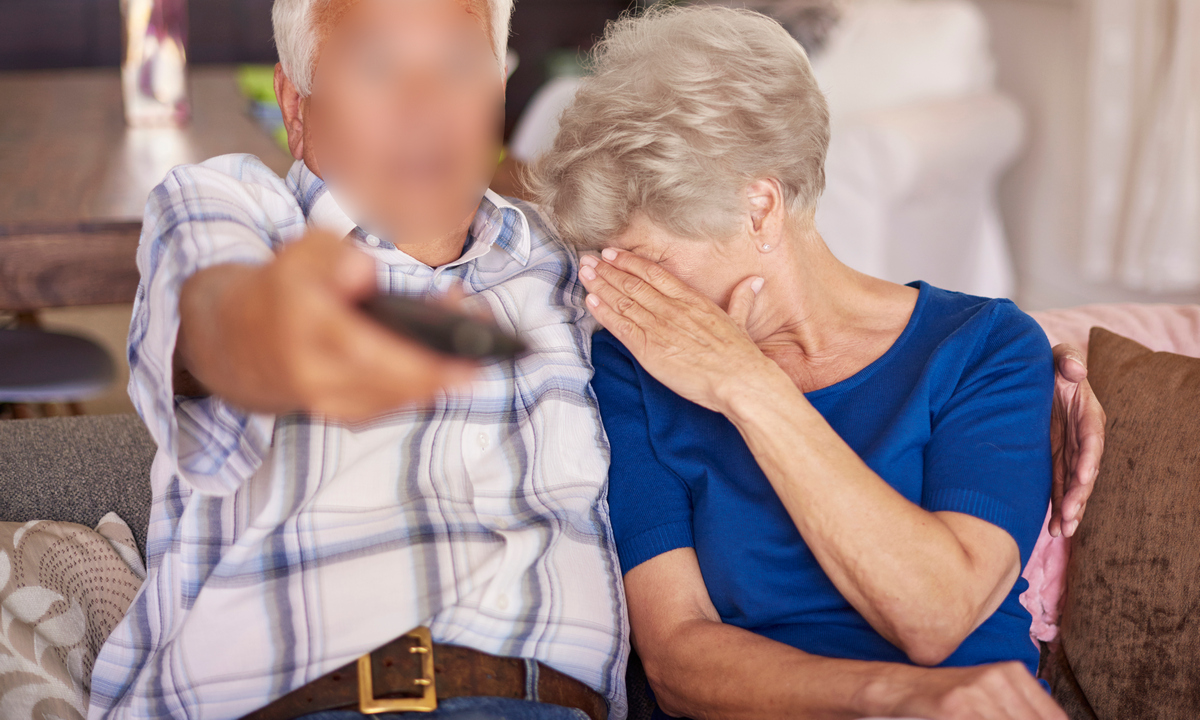 Пара пенсионеров отдала курьерам 300 миллионов