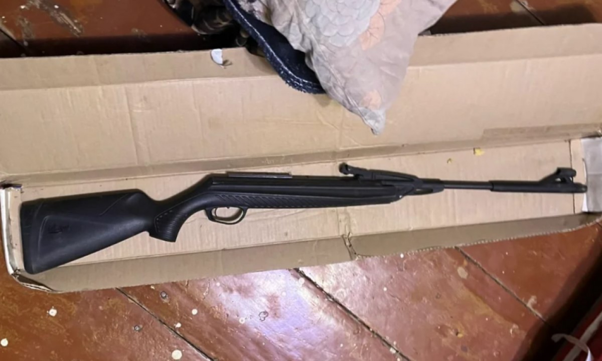 Житель Карелии случайно купил ружье у мошенника
