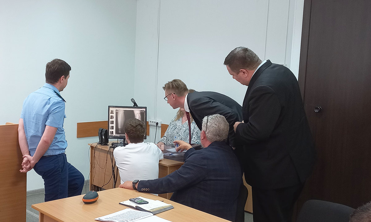 Очередная пауза в суде над охранником ресторана «Каудаль»: не могут определиться, ломали ли там подполковнику ногу