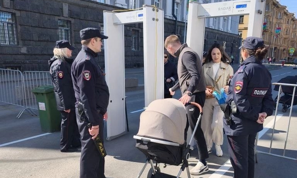 Названо, сколько человек и сколько правоохранителей участвовали в праздновании Дня Победы в Карелии