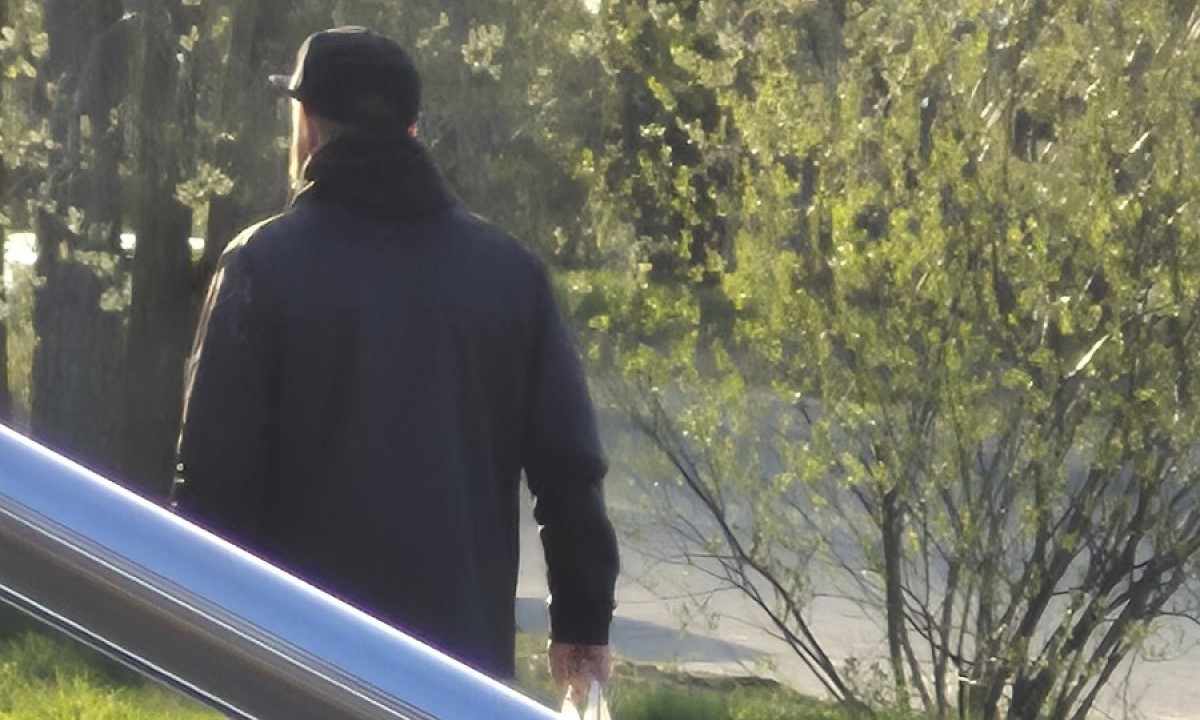 По Петрозаводску ходит агрессивный мужчина с ножом в кармане