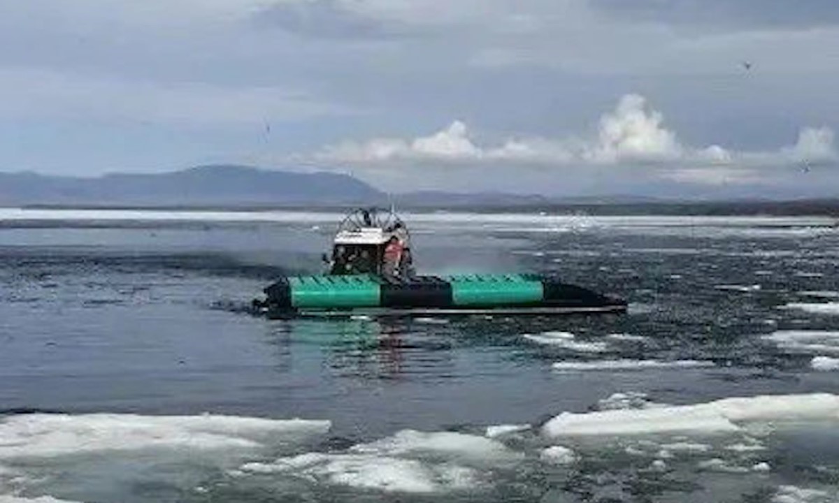 Пять туристов погибли при опрокидывании катера на воздушной подушке