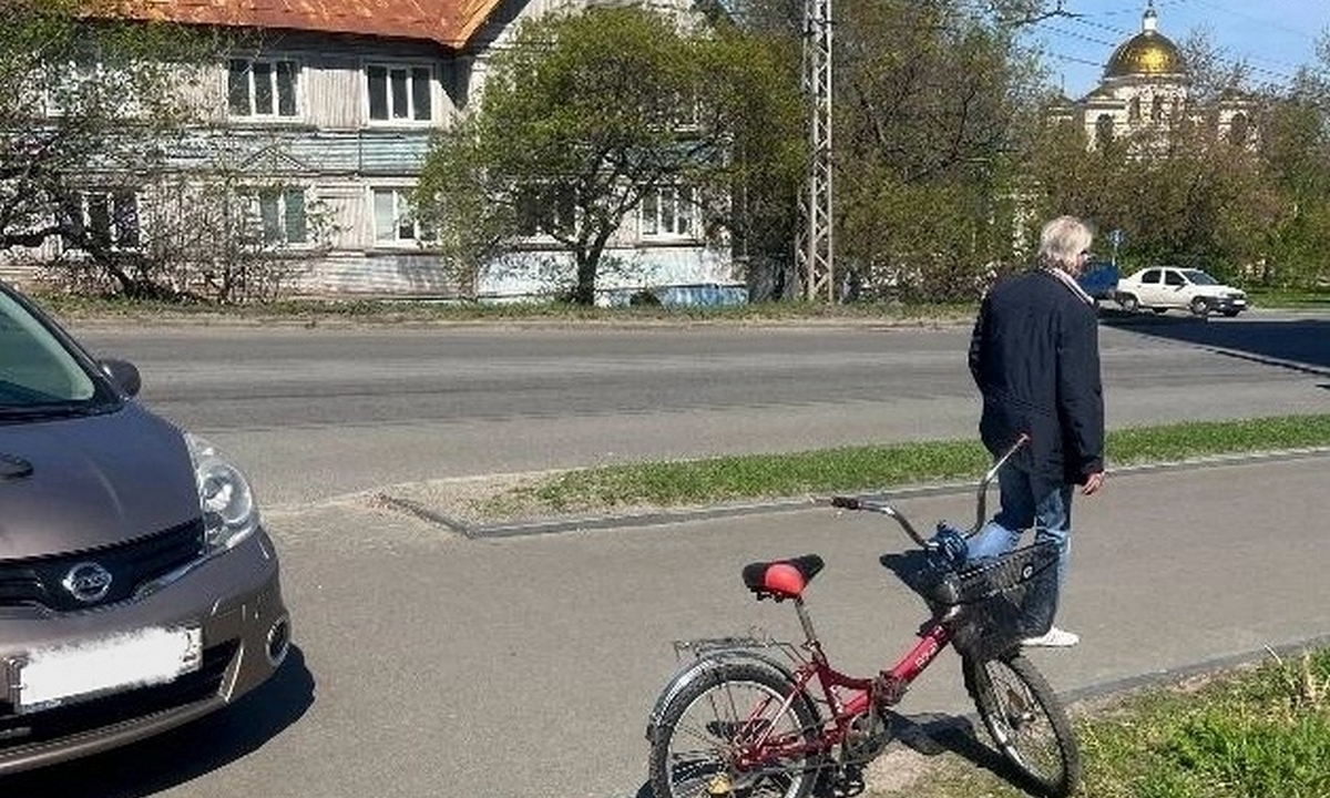 В Петрозаводске сбили 68-летнюю велосипедистку на тротуаре