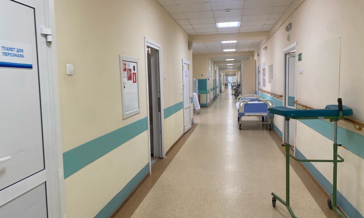 Женщина чуть не умерла в роддоме из-за врача, не заметившего серьезные осложнения