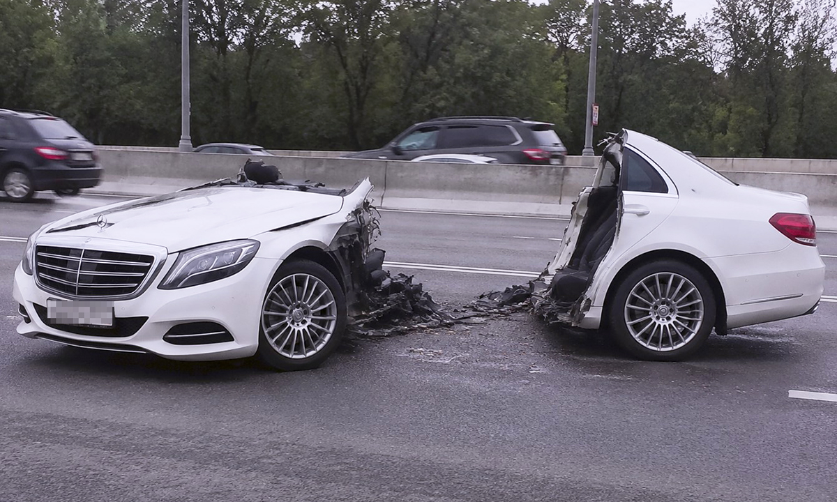 Мужчина распилил Mercedes, чтобы не отдавать его жене целиком