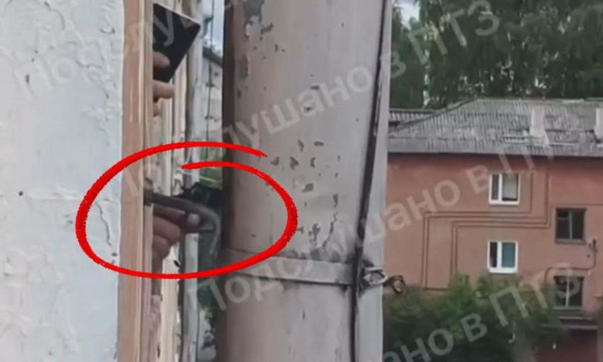 В Петрозаводске неизвестный стреляет из окна страшного общежития