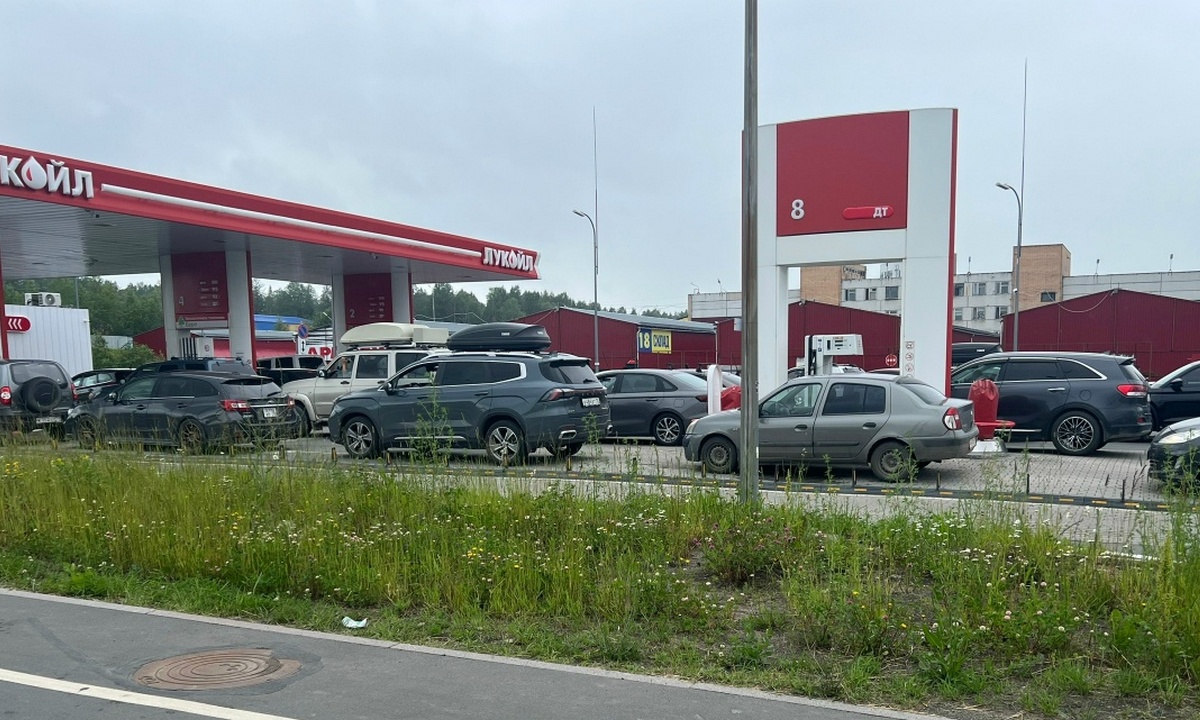 В Петрозаводске на некоторых заправках закончился 95-й бензин